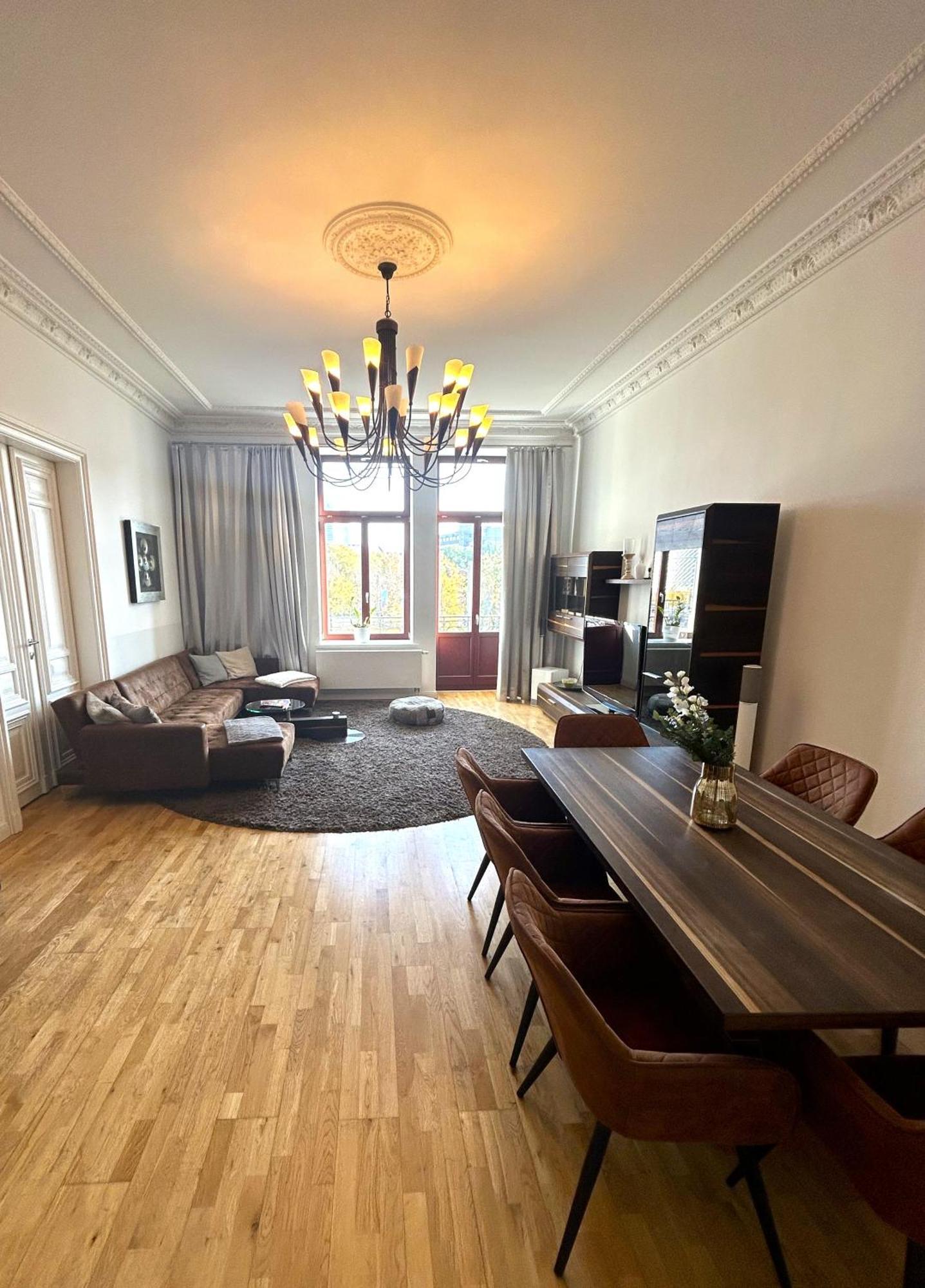 **traumhafte City-wohnung // 120qm // 4-räume** Apartment