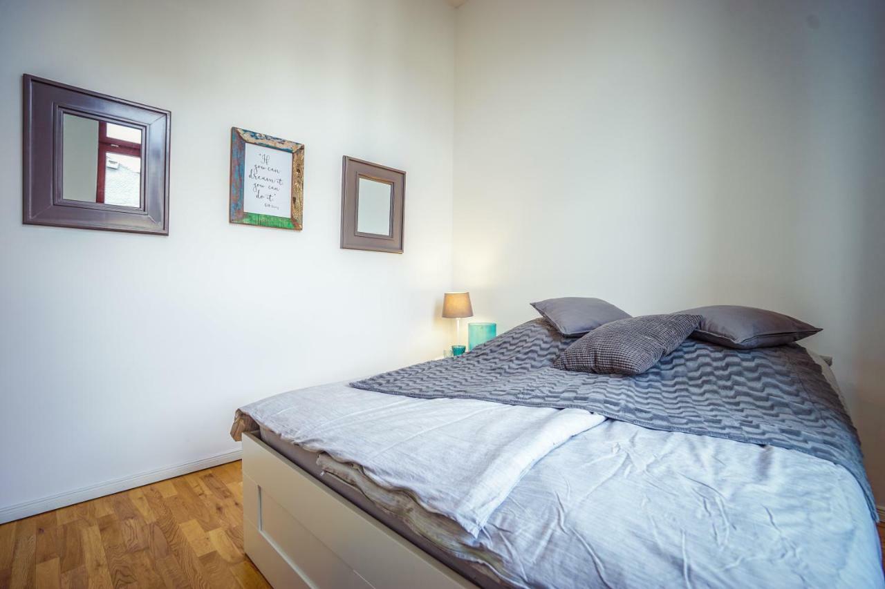 **traumhafte City-wohnung // 120qm // 4-räume** Apartment