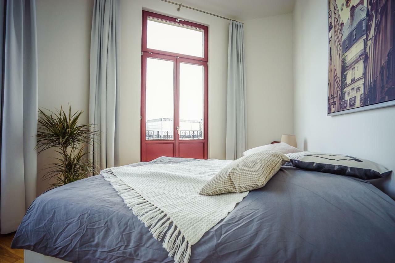 Apartment **traumhafte City-wohnung // 120qm // 4-räume**