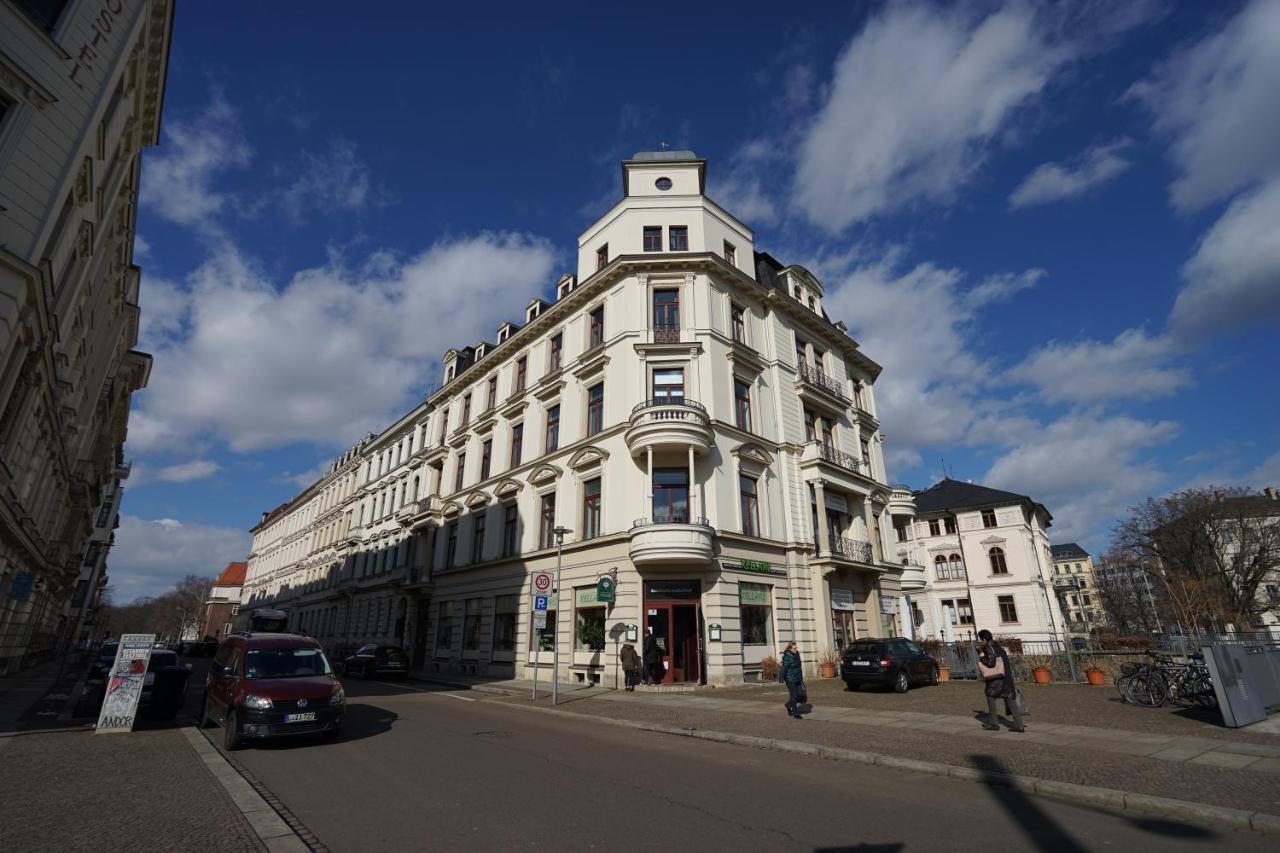 Apartment **traumhafte City-wohnung // 120qm // 4-räume**